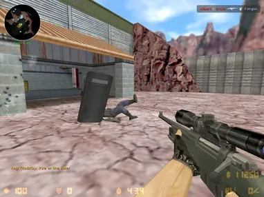 Scharfschützen-Gameplay in einem Industriegebiet in Counter-Strike 1.6